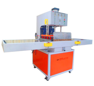 自動(dòng)推臺(tái)PVC膠盒壓痕模切機(jī) 自動(dòng)推臺(tái)PVC膠盒壓痕模切機(jī)